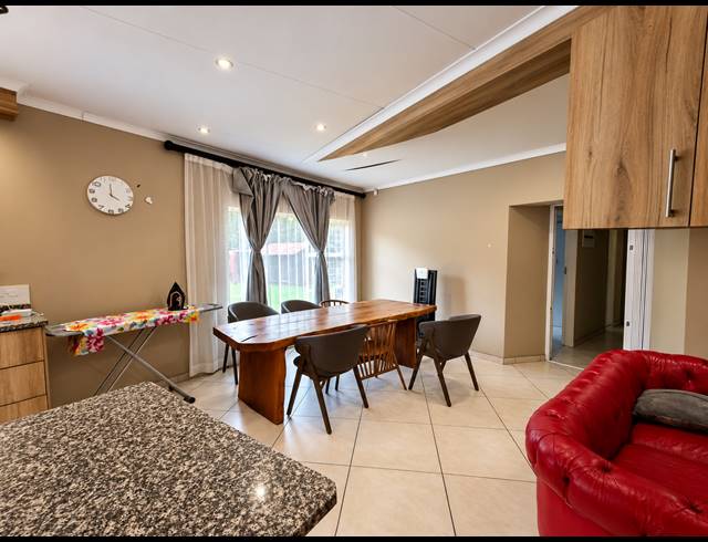 4 BEDROOM HOUSE TO LET IN THREE RIVERS EAST